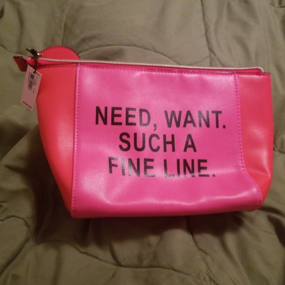 Victoria's secret cosmetics bag - Picture 4 of 4